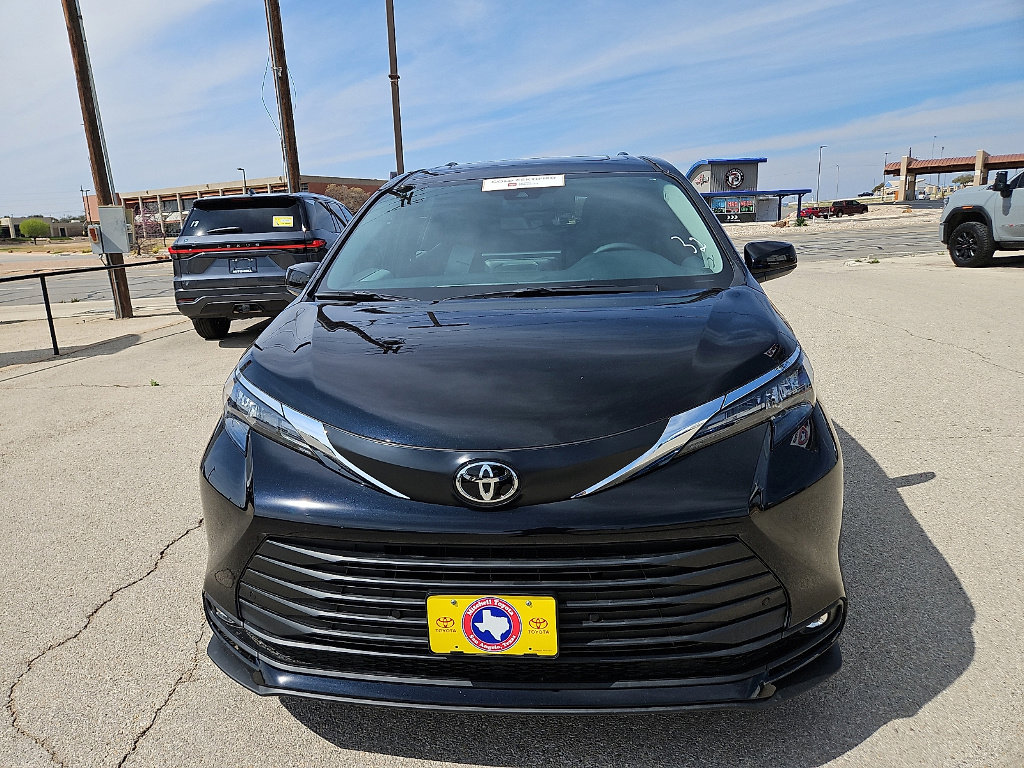 Certified 2026 Toyota Sienna XLE image 7