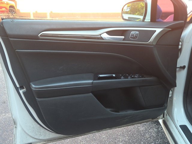 Used 2014 Ford Fusion SE w/ Equipment Group 202A FWD image 21