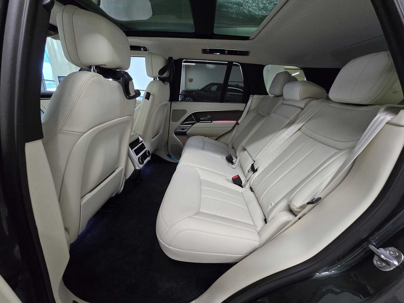 New 2026 Land Rover Range Rover SE AWD/4WD image 15