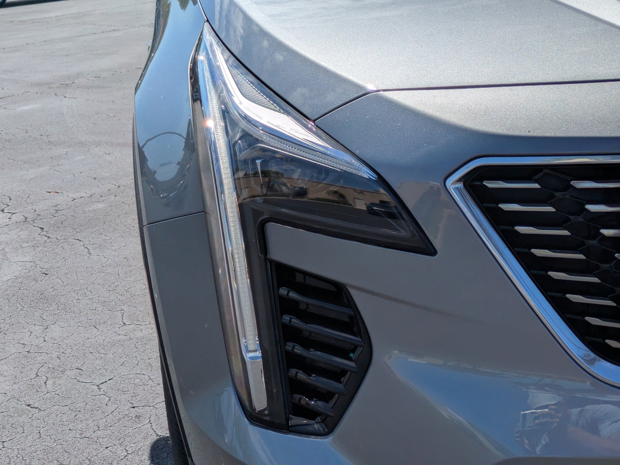 Certified 2023 Cadillac XT4 Premium Luxury w/ Technology Package AWD/4WD image 9
