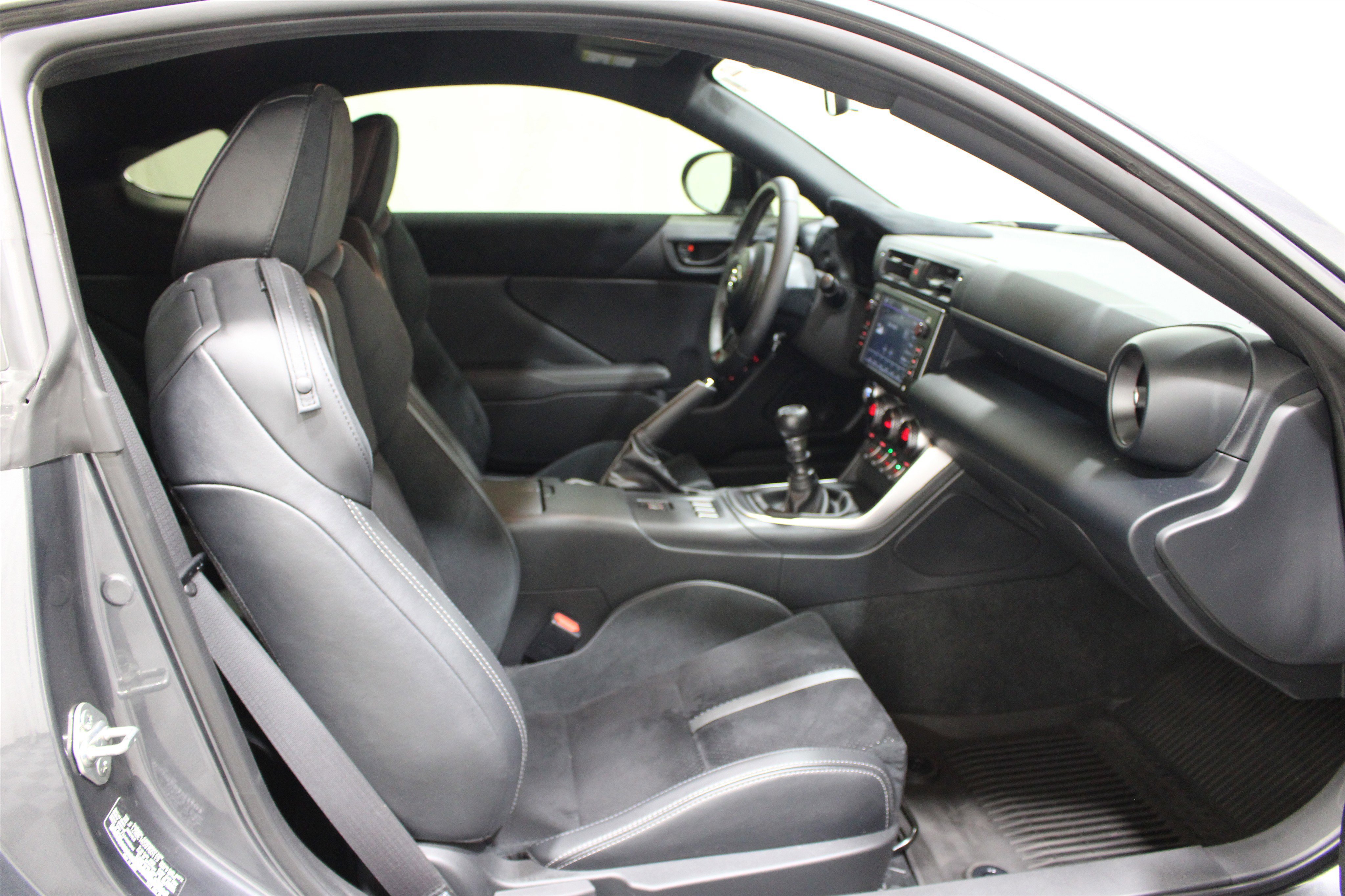 Used 2025 Toyota GR86 Premium w/ ALL Weather Mat Package (TMS) image 22