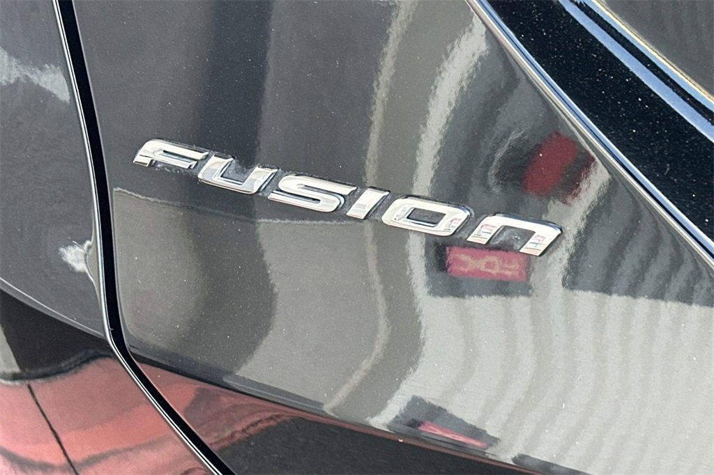 Used 2018 Ford Fusion SE image 25