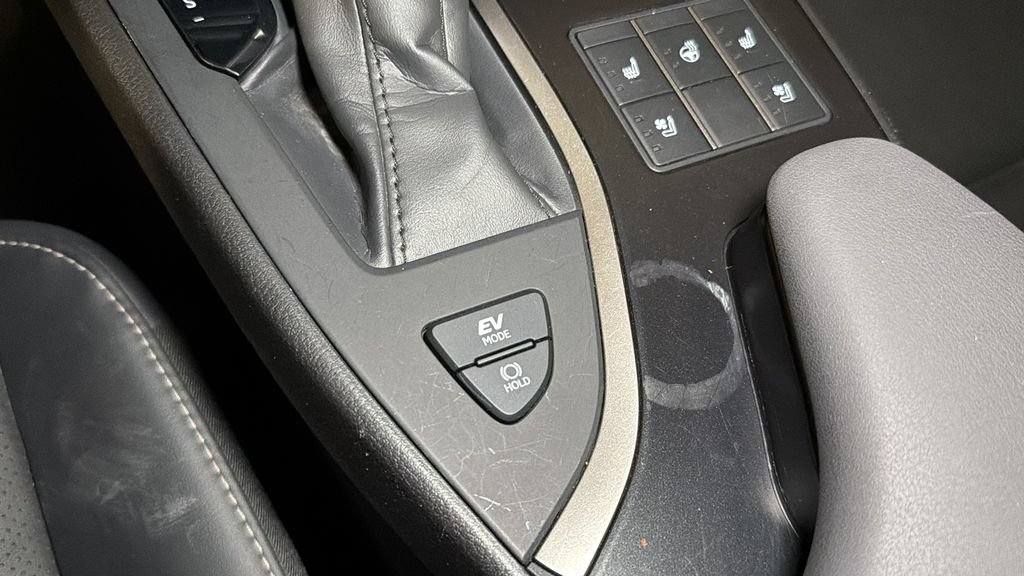 Certified 2024 Lexus UX 250h F Sport AWD/4WD image 31