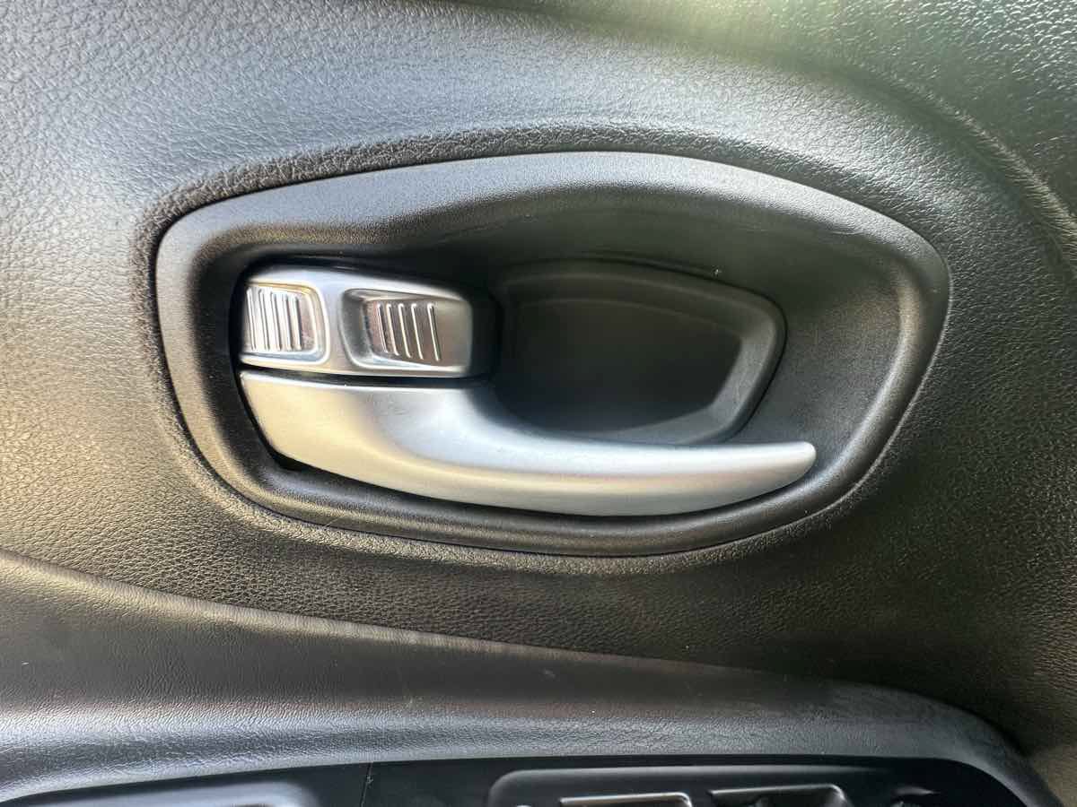 Used 2019 Jeep Renegade Altitude w/ Quick Order Package 2XM AWD/4WD image 24