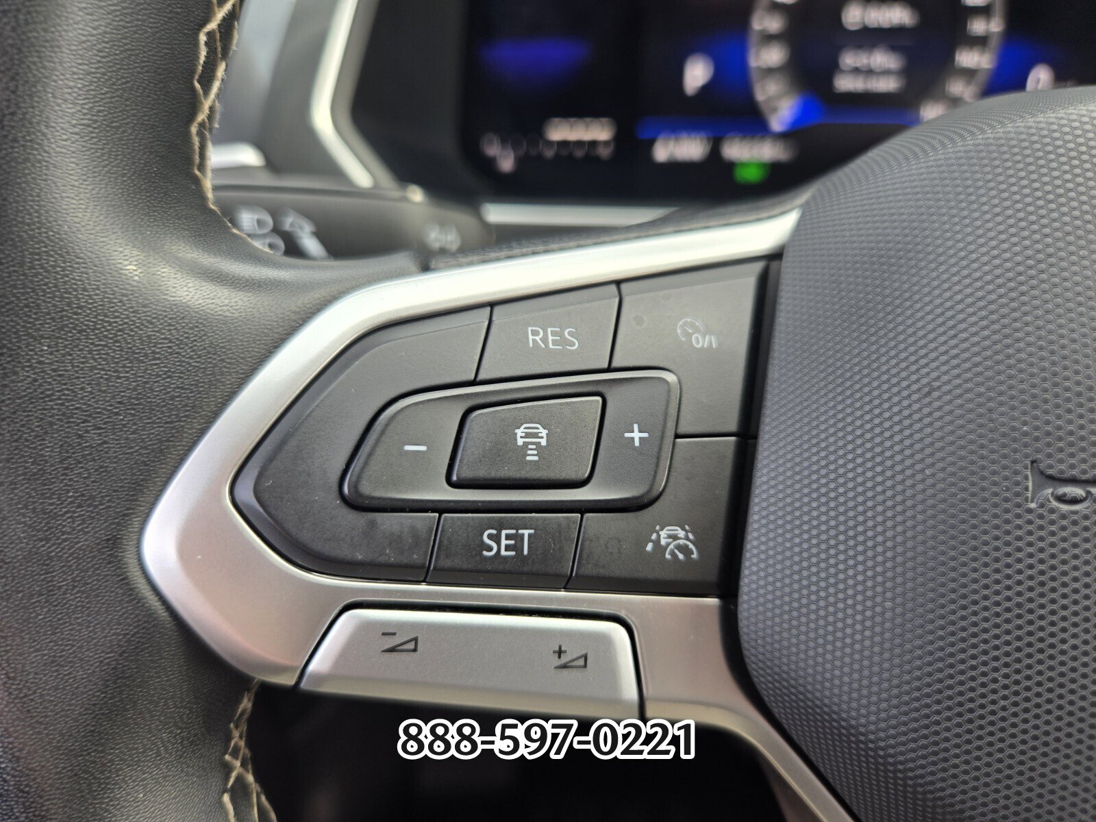 Used 2022 Volkswagen Tiguan SE image 25