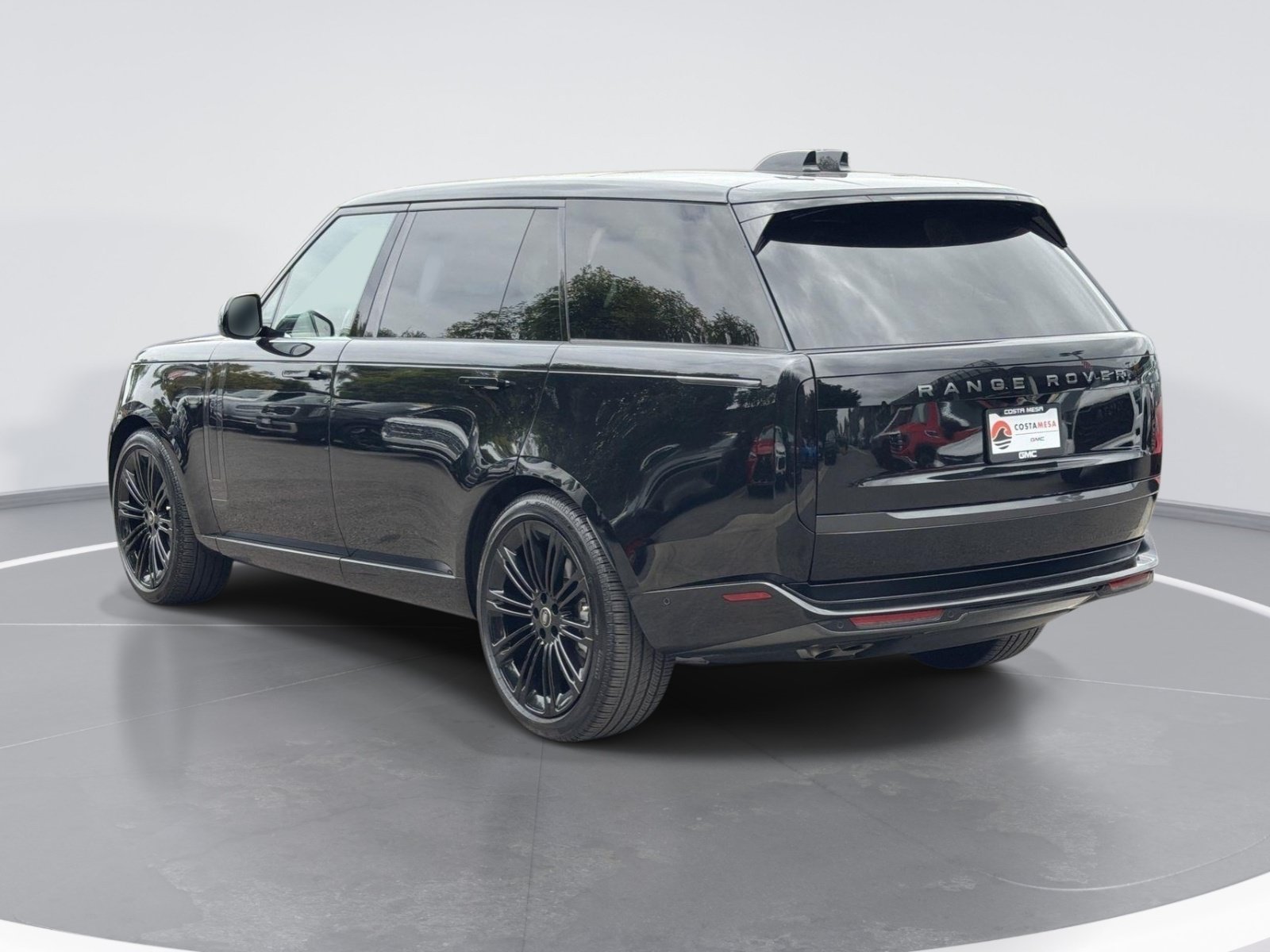 Used 2025 Land Rover Range Rover Long Wheelbase SE AWD/4WD image 5