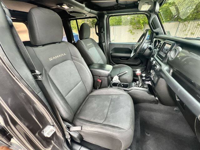 Used 2018 Jeep Wrangler Unlimited Sahara AWD/4WD image 27