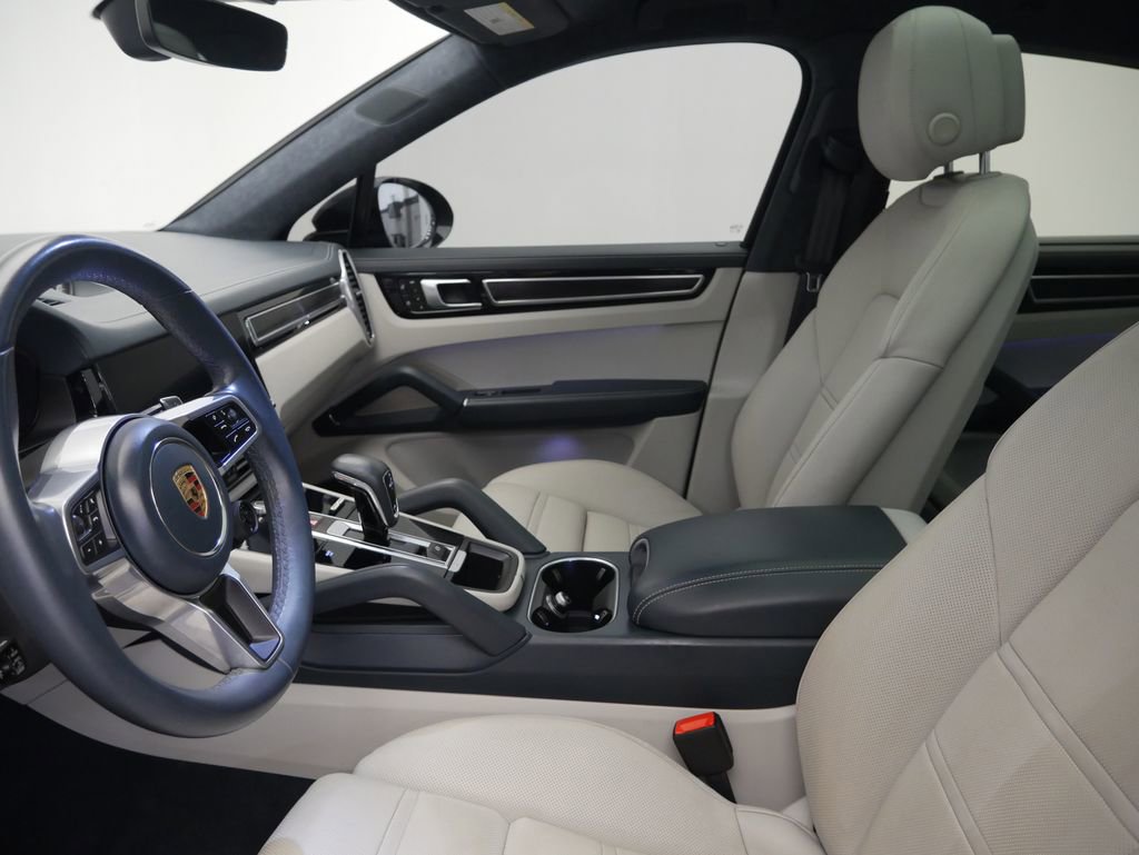Certified 2023 Porsche Cayenne GTS AWD/4WD image 5
