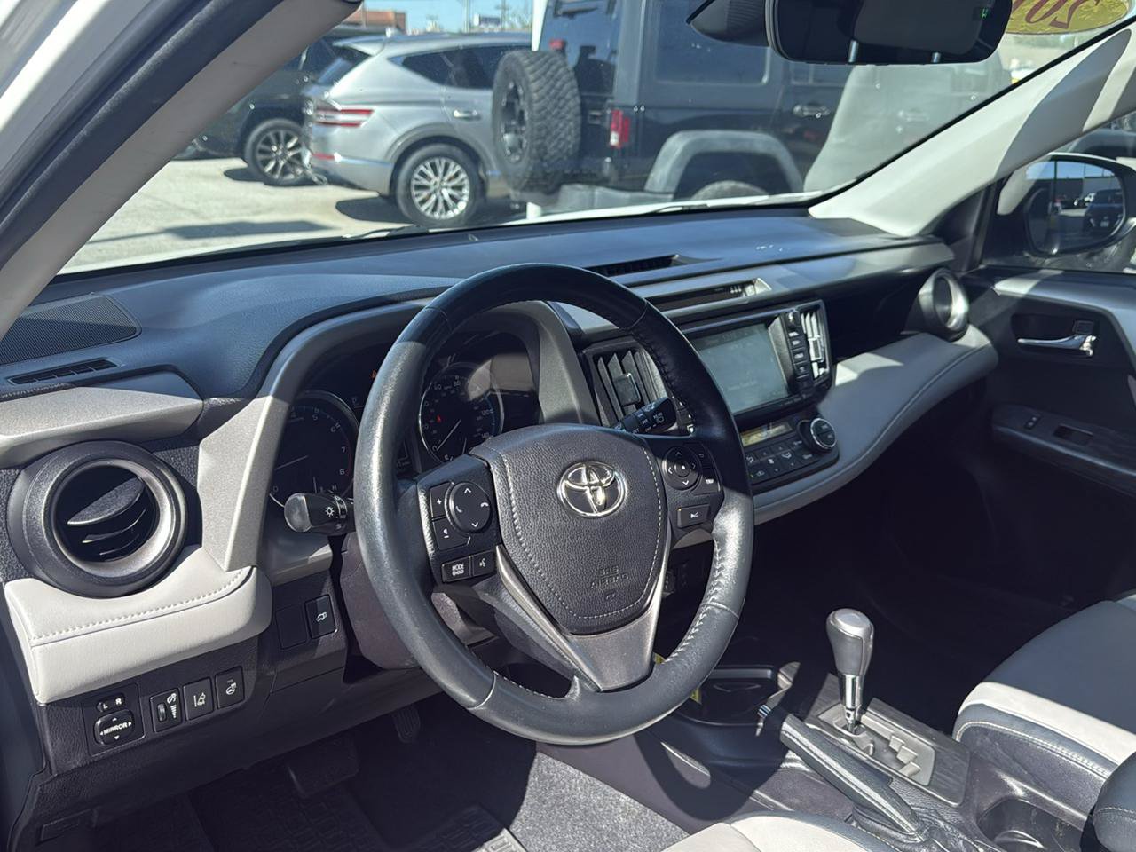 Used 2018 Toyota RAV4 Platinum FWD image 8