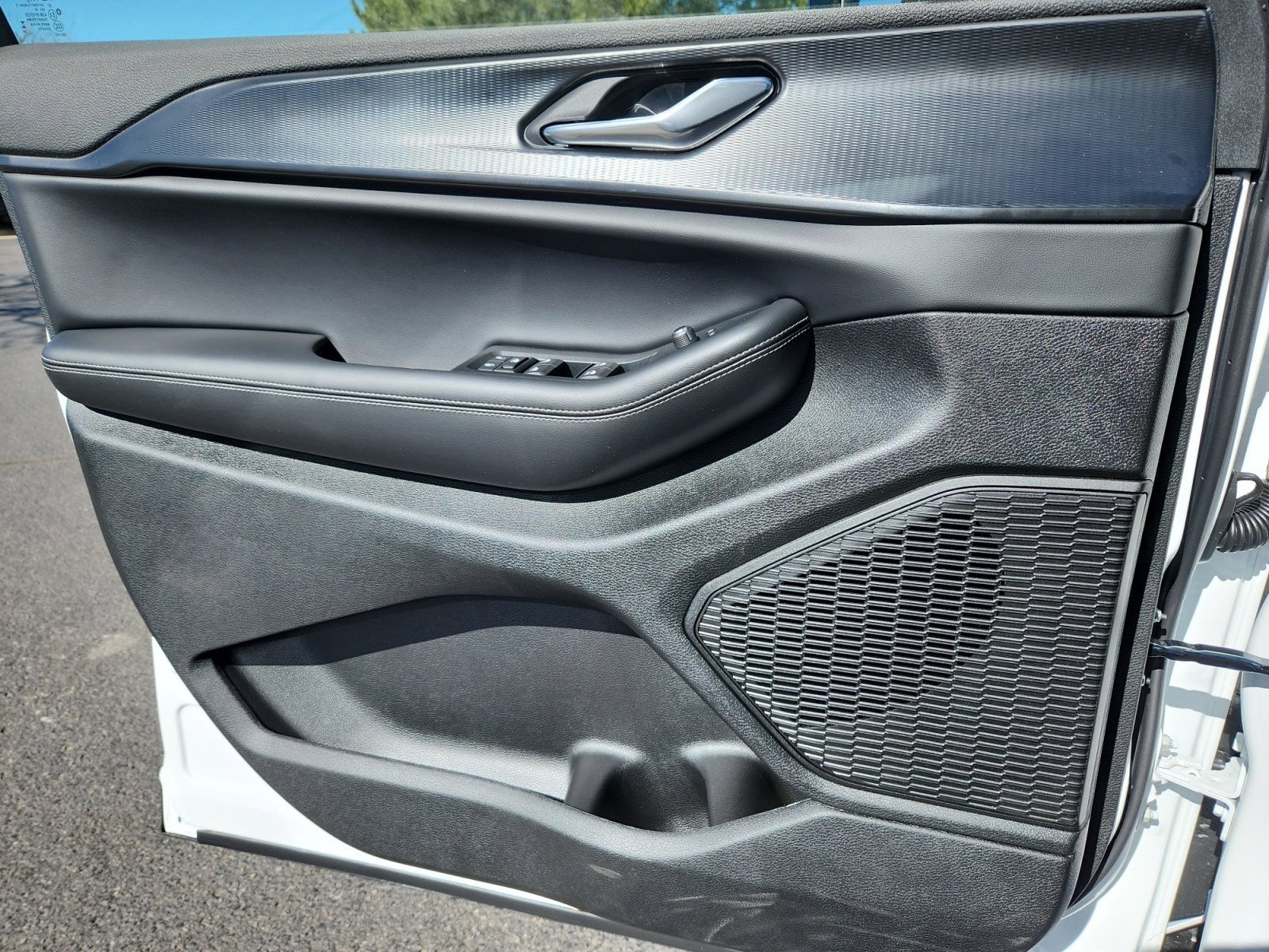 New 2025 Jeep Grand Cherokee Altitude image 13