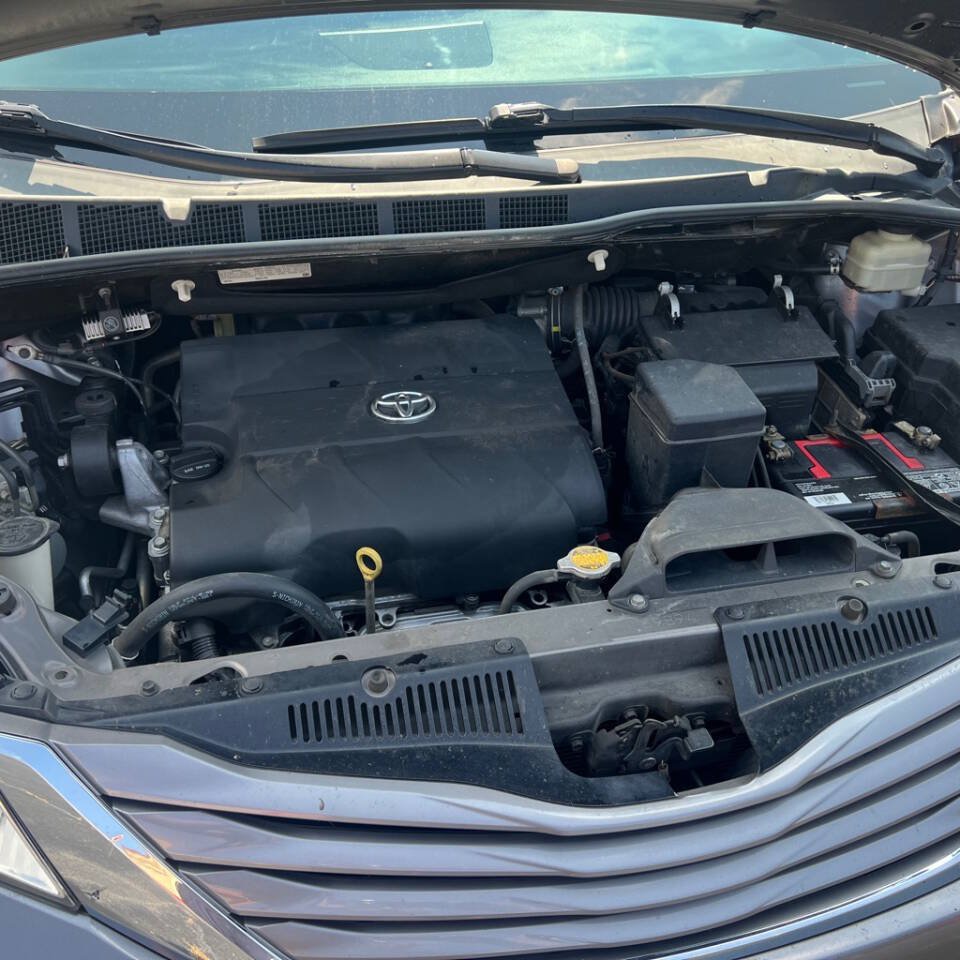 Used 2015 Toyota Sienna XLE FWD image 20