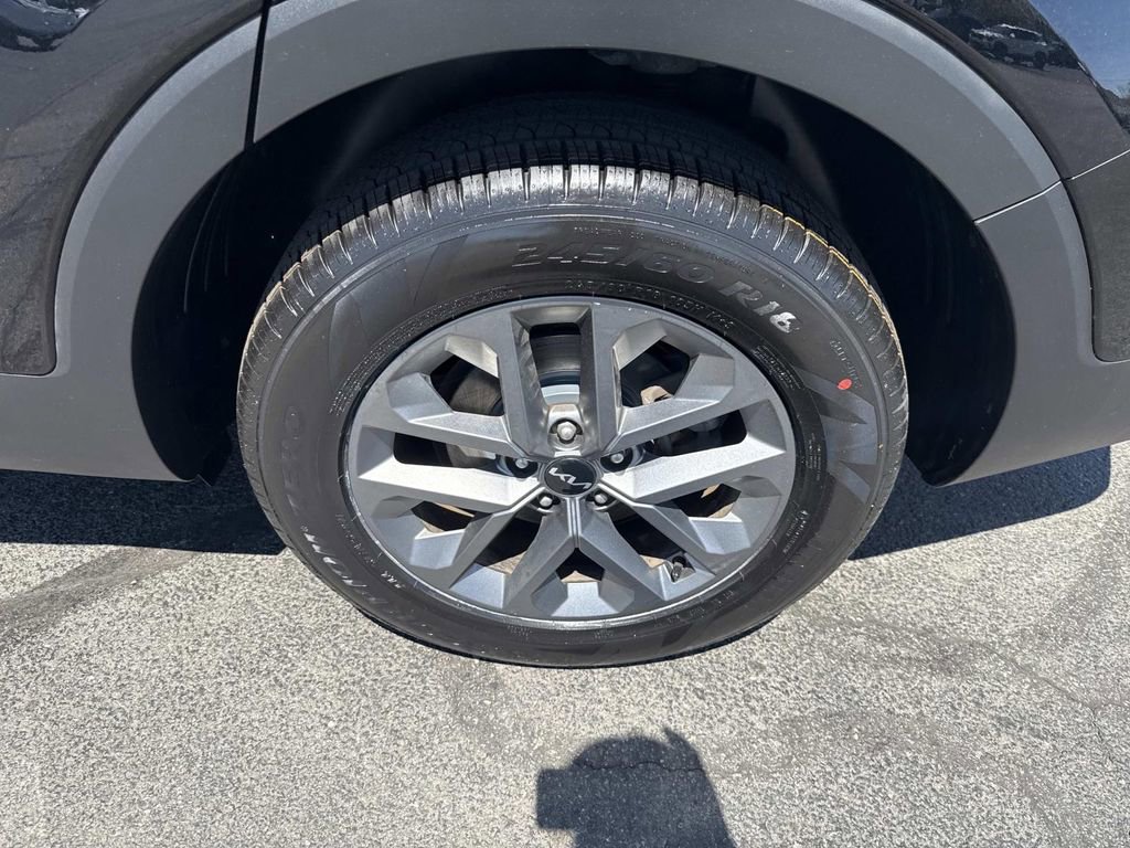 Used 2024 Kia Telluride LX AWD/4WD image 12