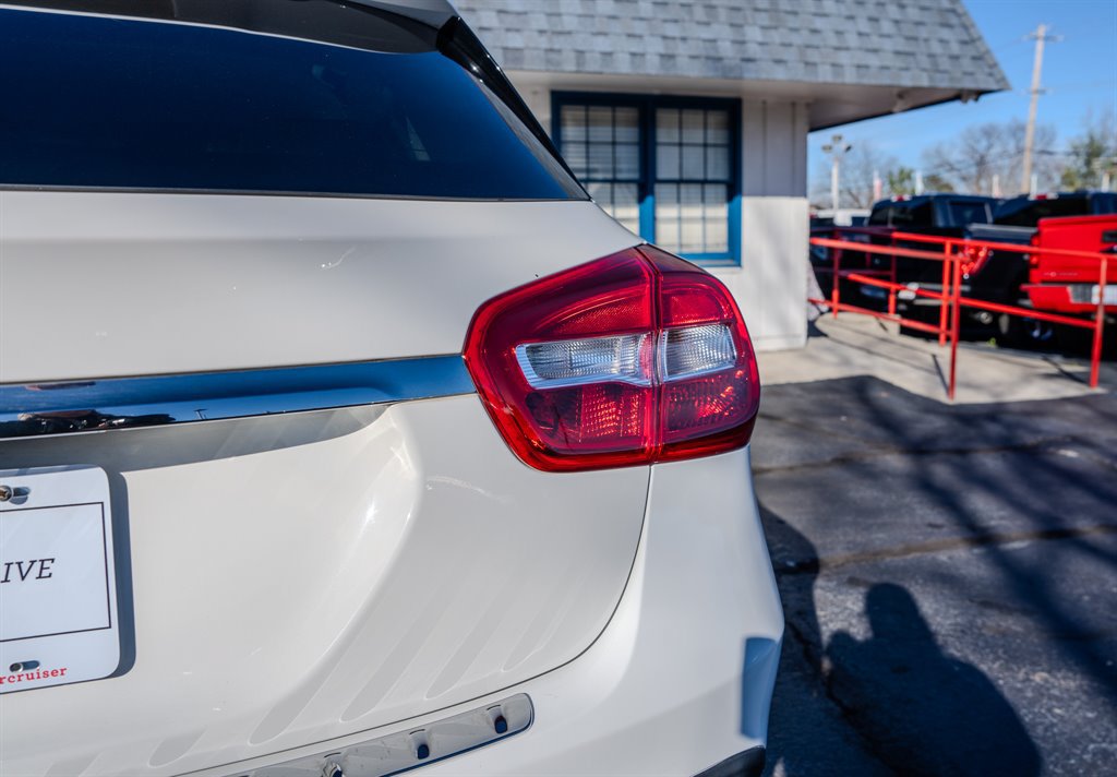 Used 2019 Mercedes-Benz GLA 250 w/ Convenience Package image 11