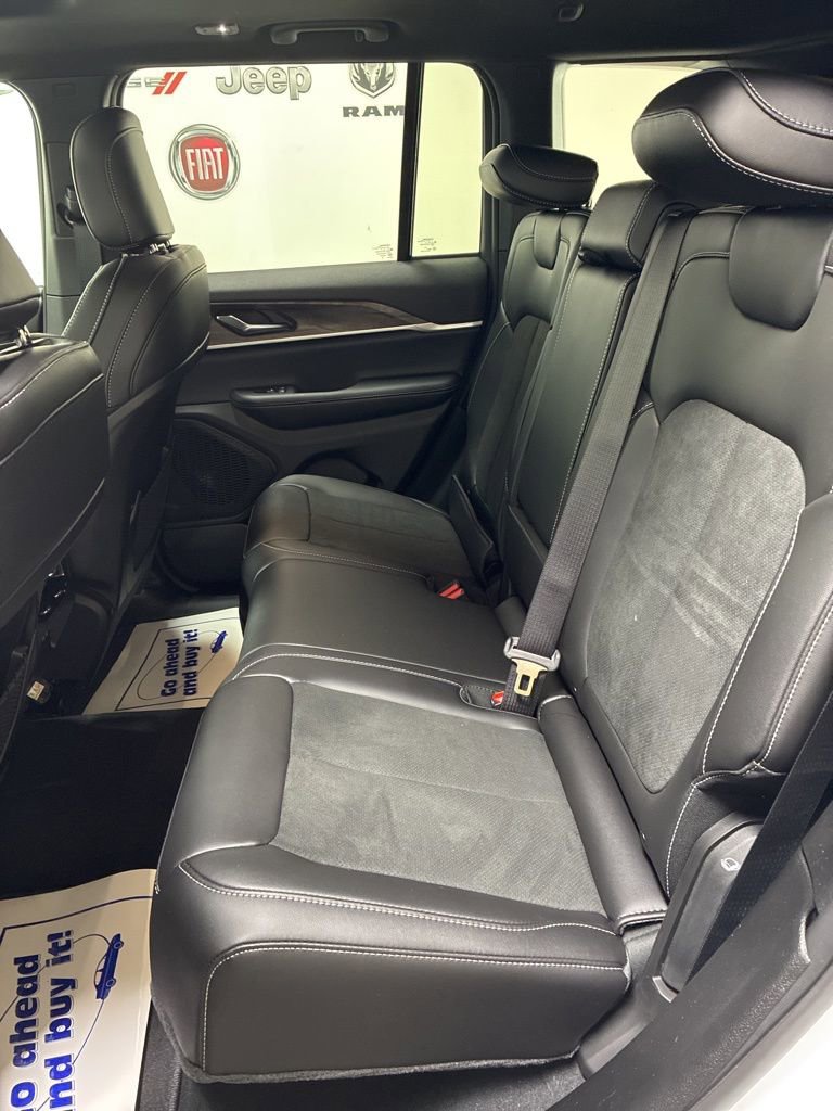 New 2026 Jeep Grand Cherokee Altitude AWD/4WD image 24