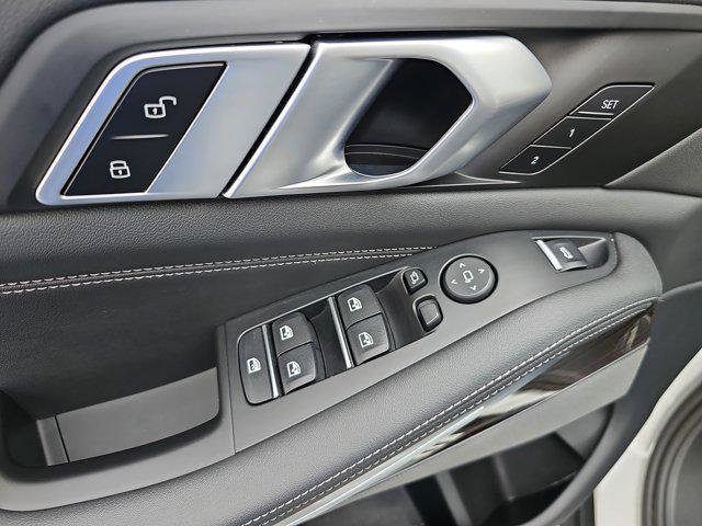 Used 2025 BMW X5 sDrive40i w/ Premium Package image 28