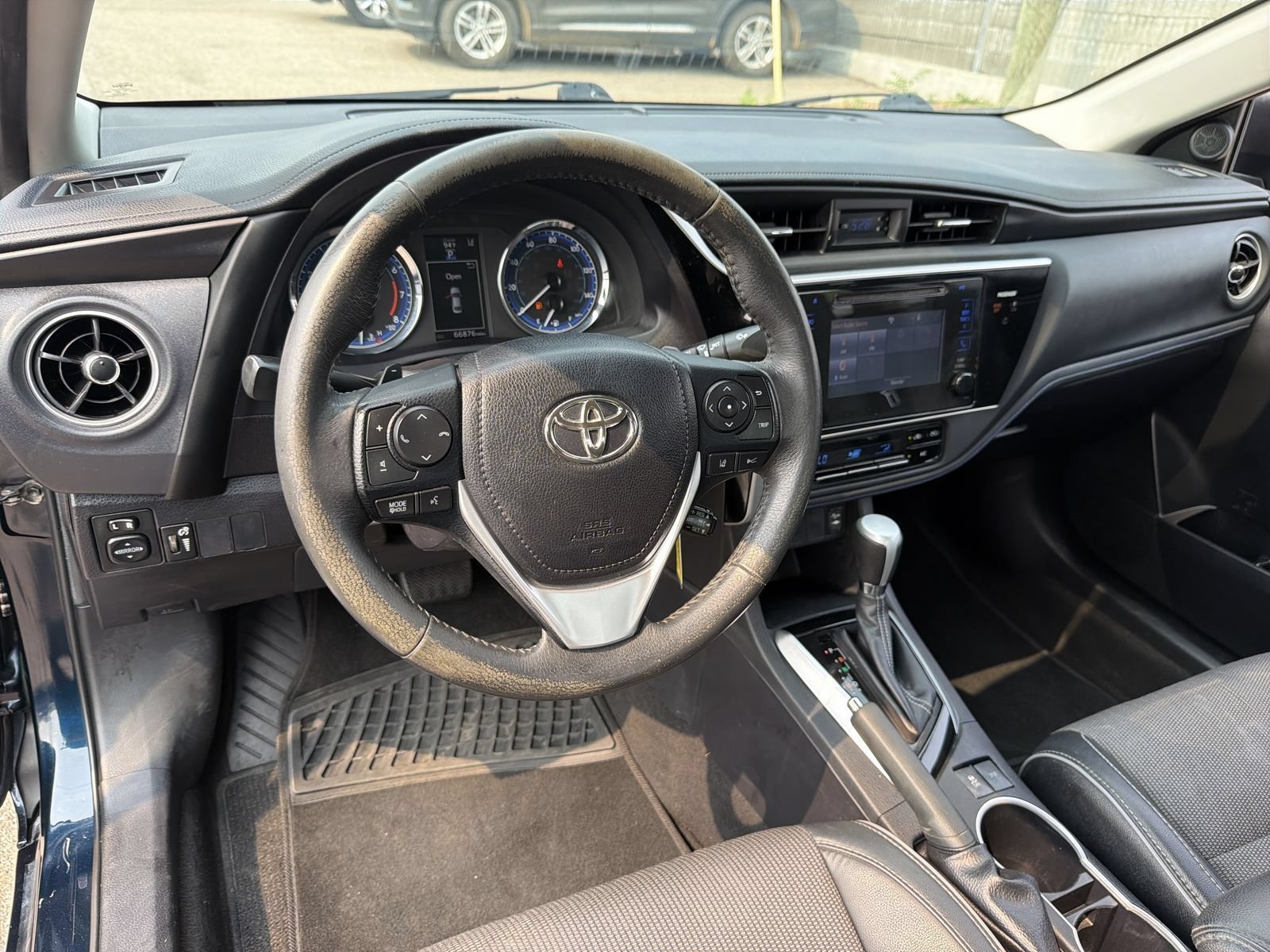 Used 2017 Toyota Corolla SE w/ Carpet Mat Package (TMS) FWD image 16
