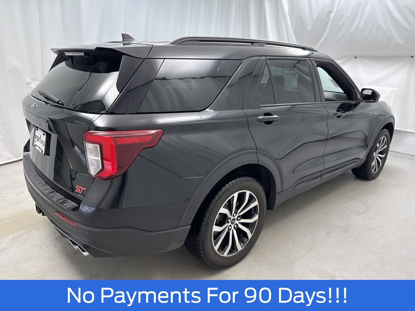 Used 2023 Ford Explorer ST image 3