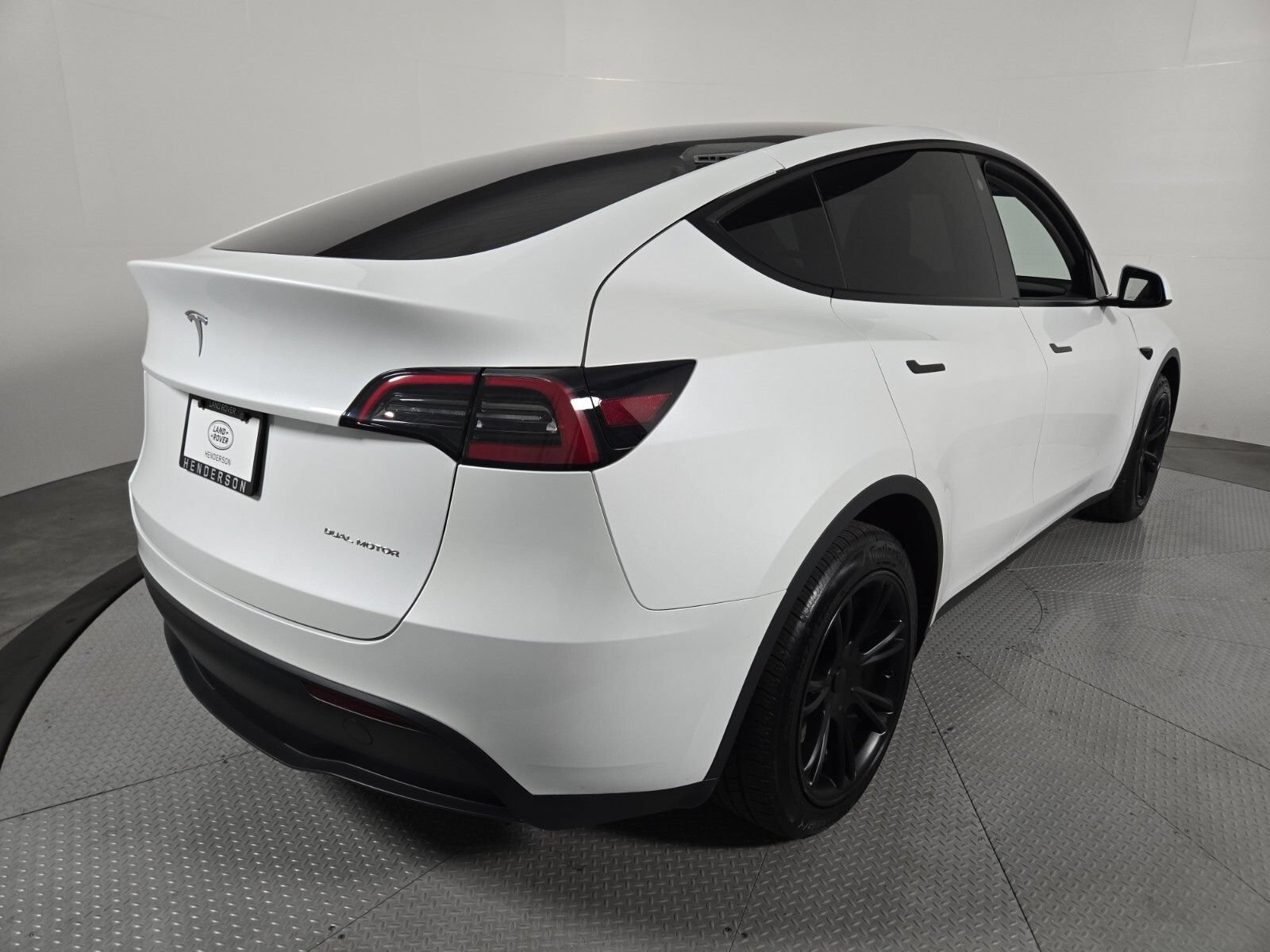 Used 2023 Tesla Model Y Long Range AWD/4WD image 2