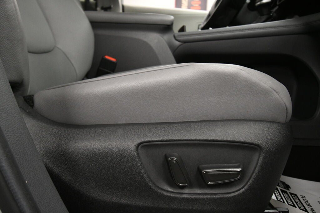 Certified 2024 Toyota Sienna XLE FWD image 29