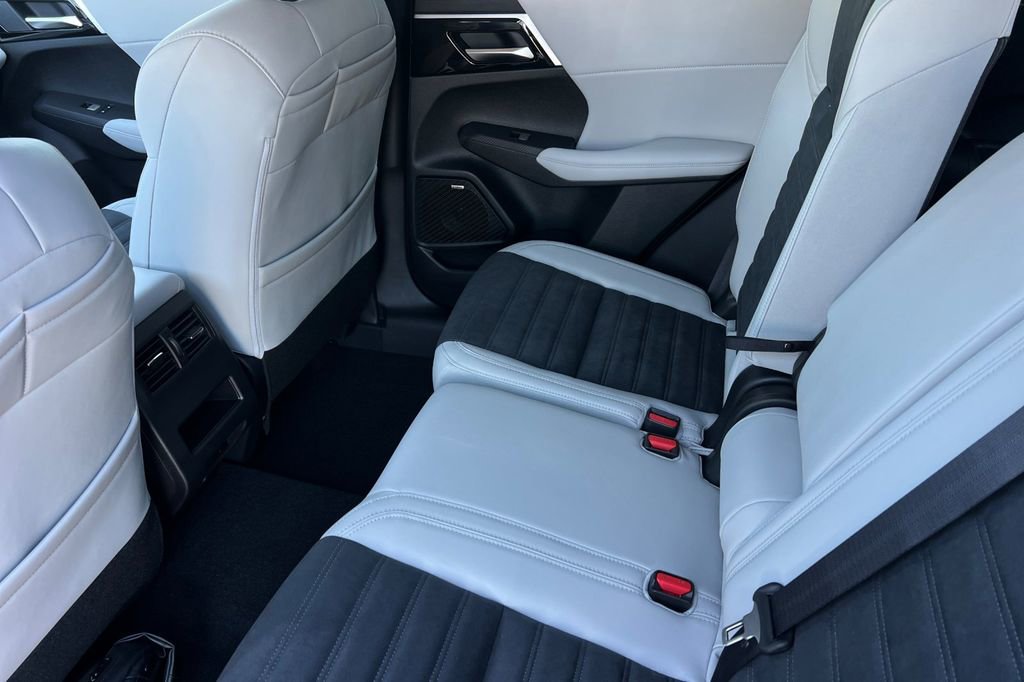 New 2026 Mitsubishi Outlander SE FWD image 13