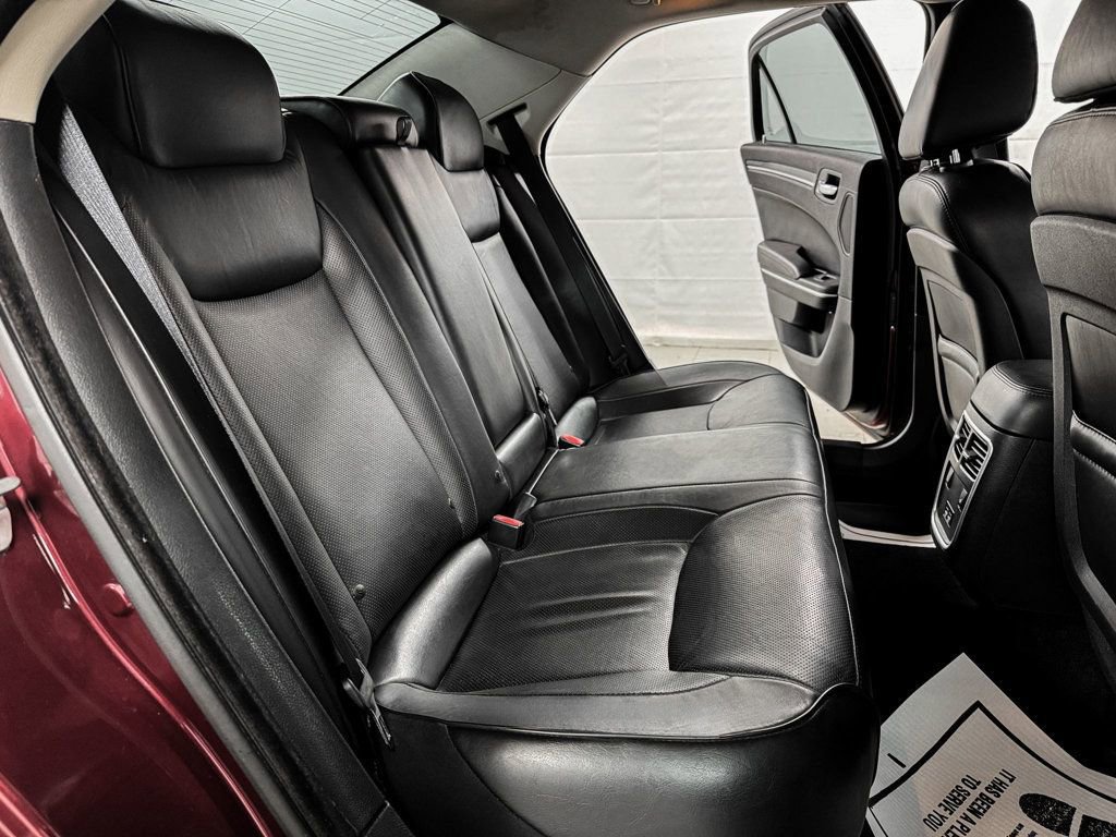 Used 2018 Chrysler 300 Limited w/ Safetytec Plus Group image 11