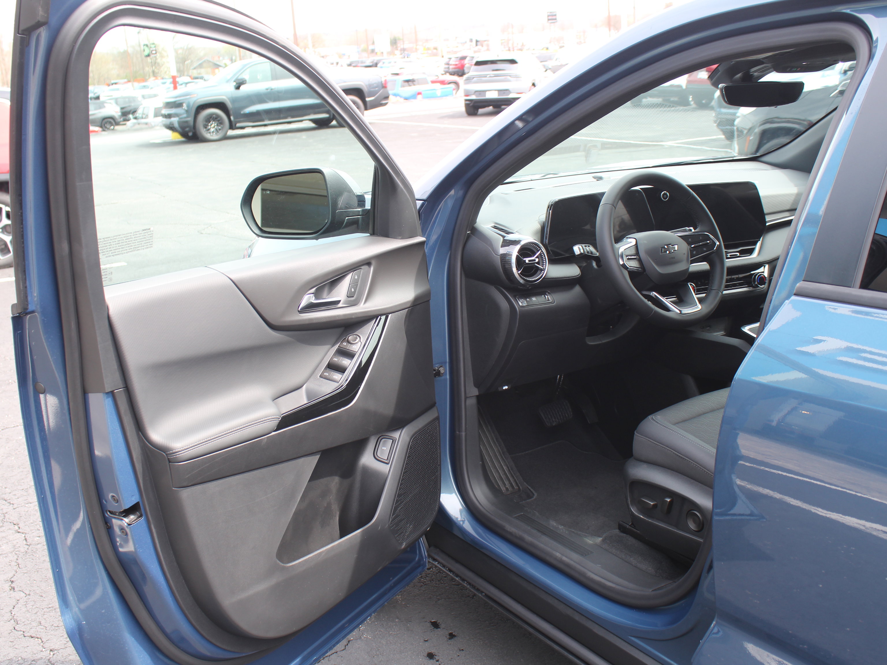 New 2026 Chevrolet Equinox LT image 8