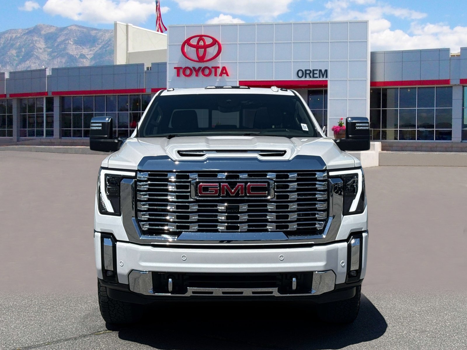 Used 2024 GMC Sierra 2500 Denali w/ Denali Reserve Package AWD/4WD image 2