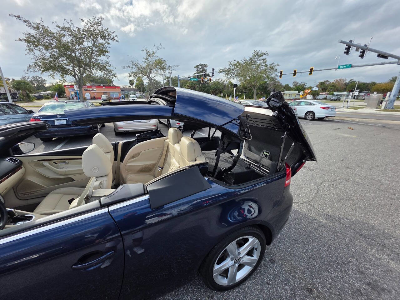 Used 2012 Volkswagen Eos Lux FWD image 17