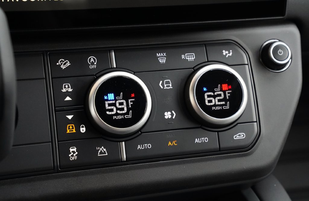 New 2026 Land Rover Defender 110 X-Dynamic SE AWD/4WD image 29