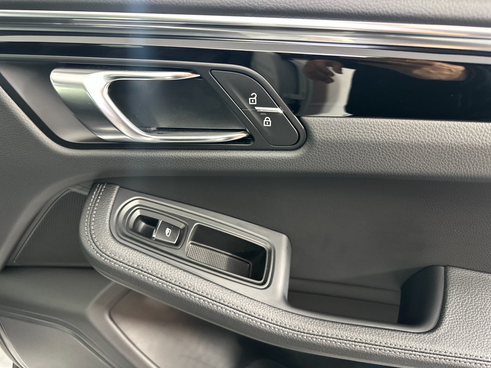 Certified 2026 Porsche Macan AWD/4WD image 20