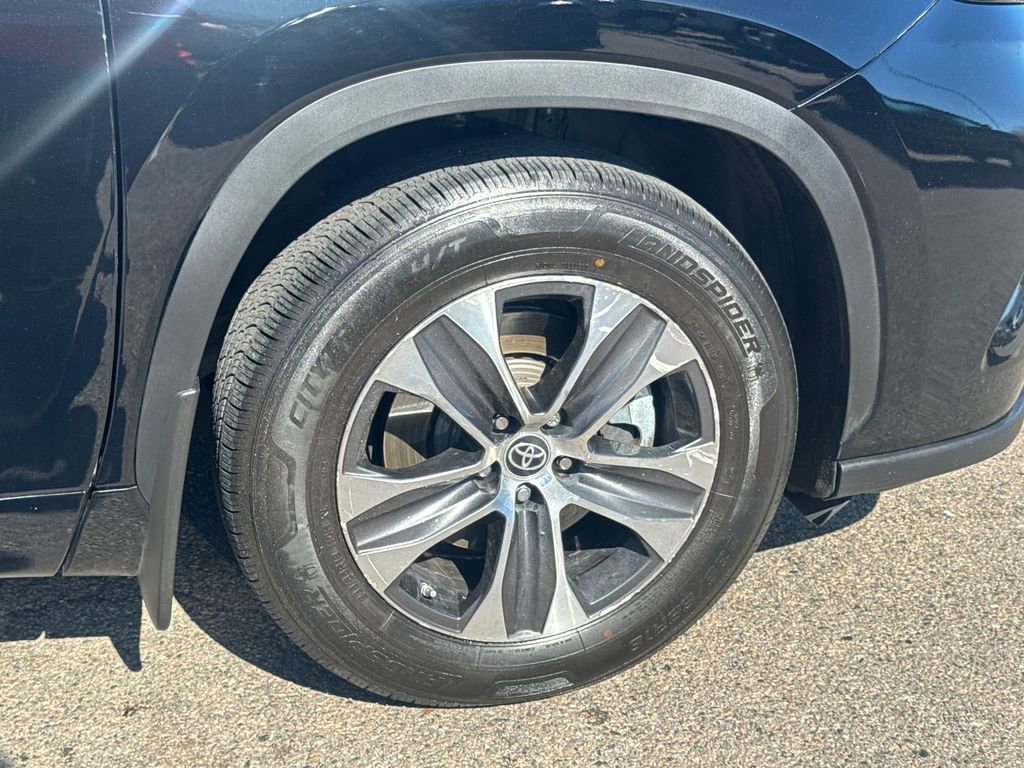 Used 2022 Toyota Highlander XLE AWD/4WD image 44