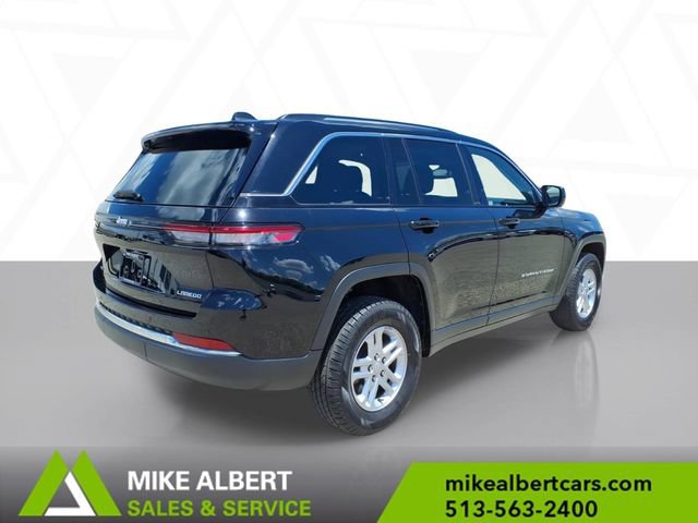 Used 2023 Jeep Grand Cherokee Laredo AWD/4WD image 7