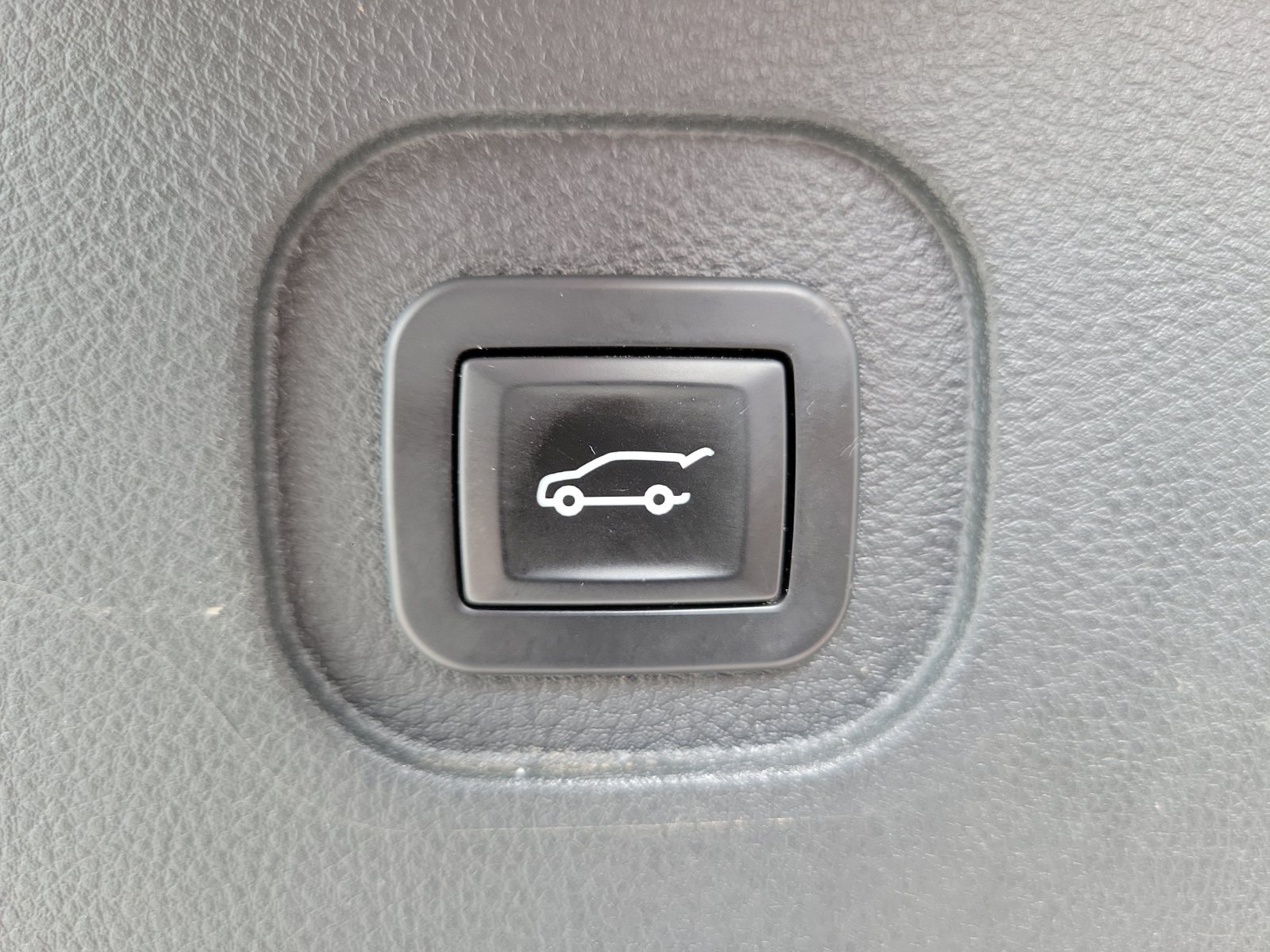 Used 2017 Chevrolet Equinox Premier w/ Enhanced Convenience Package AWD/4WD image 10