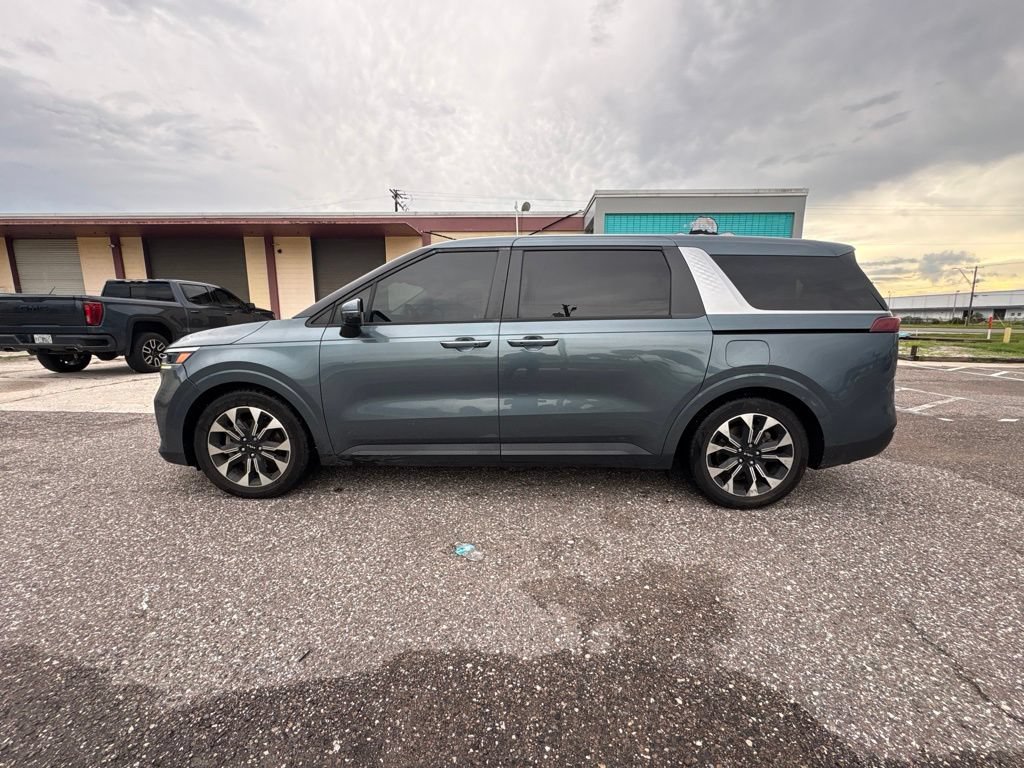 Used 2022 Kia Carnival EX FWD image 5