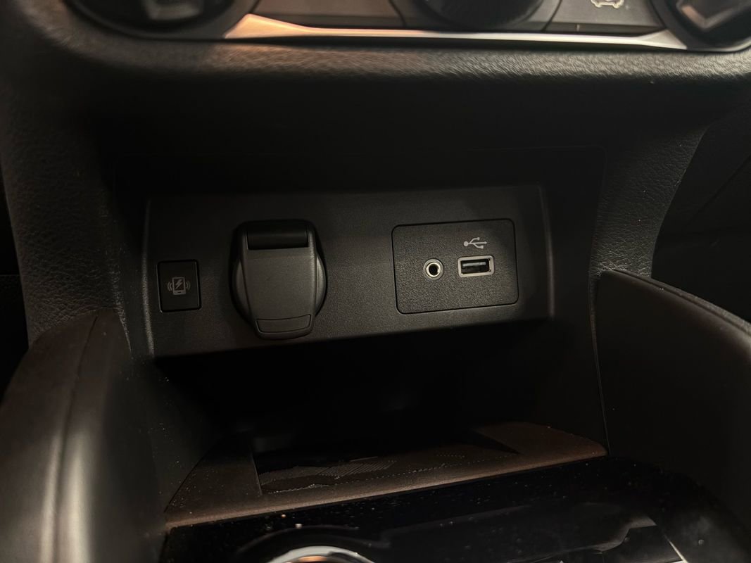 Used 2025 Nissan Versa SV w/ Trunk Package FWD image 26