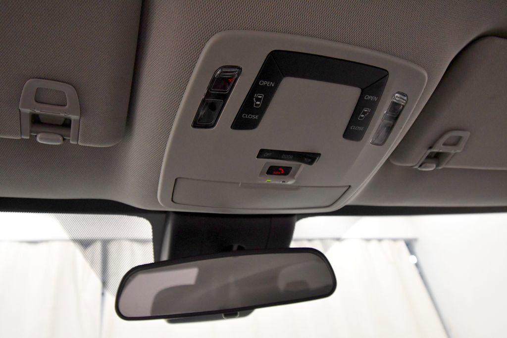 Used 2024 Toyota Sienna LE FWD image 26