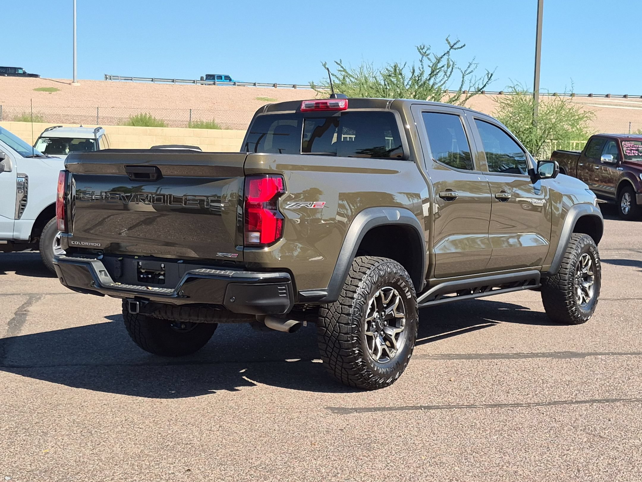 Used 2024 Chevrolet Colorado ZR2 w/ Technology Package AWD/4WD image 5