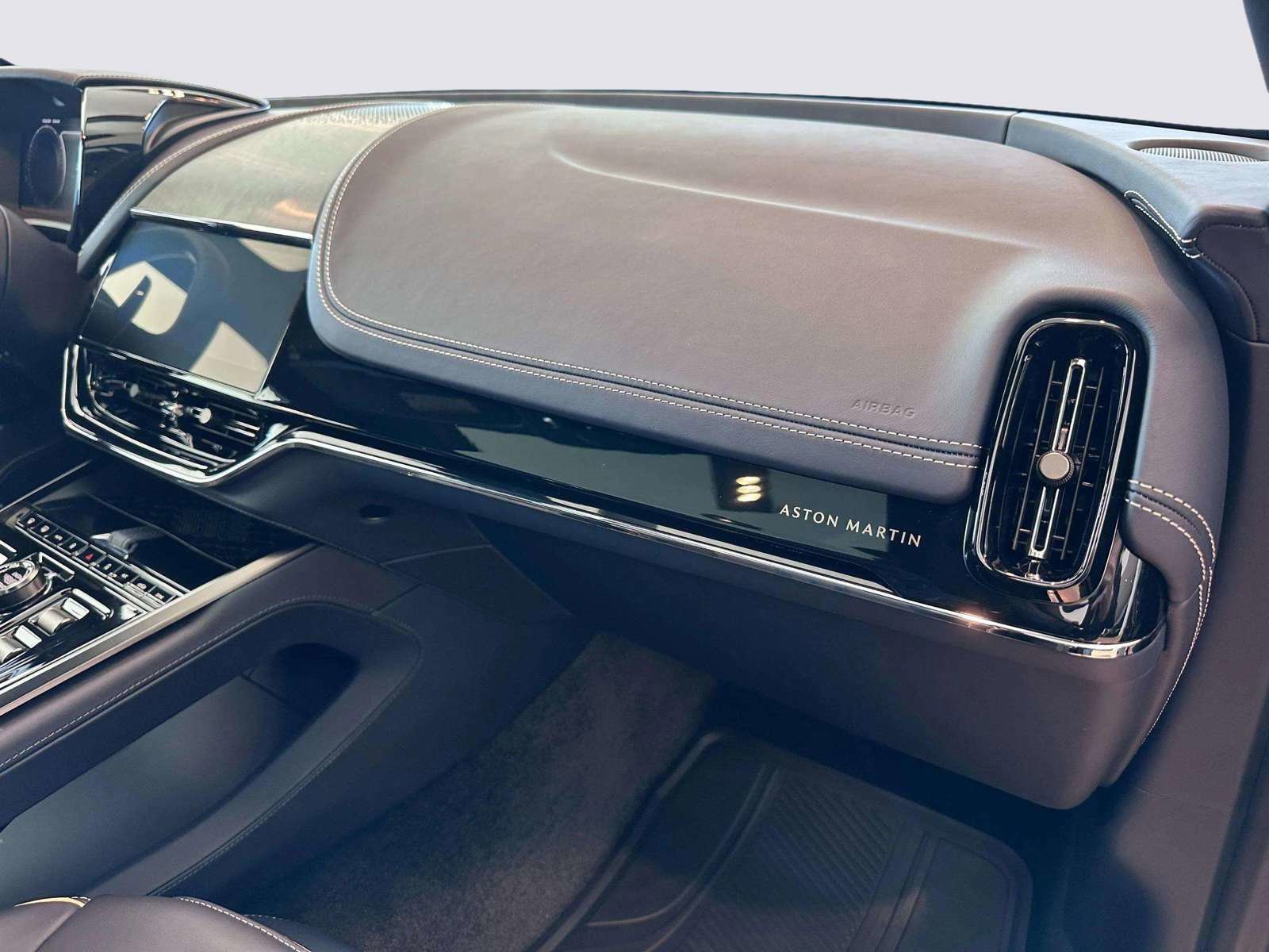 New 2025 Aston Martin DBX 707 image 25