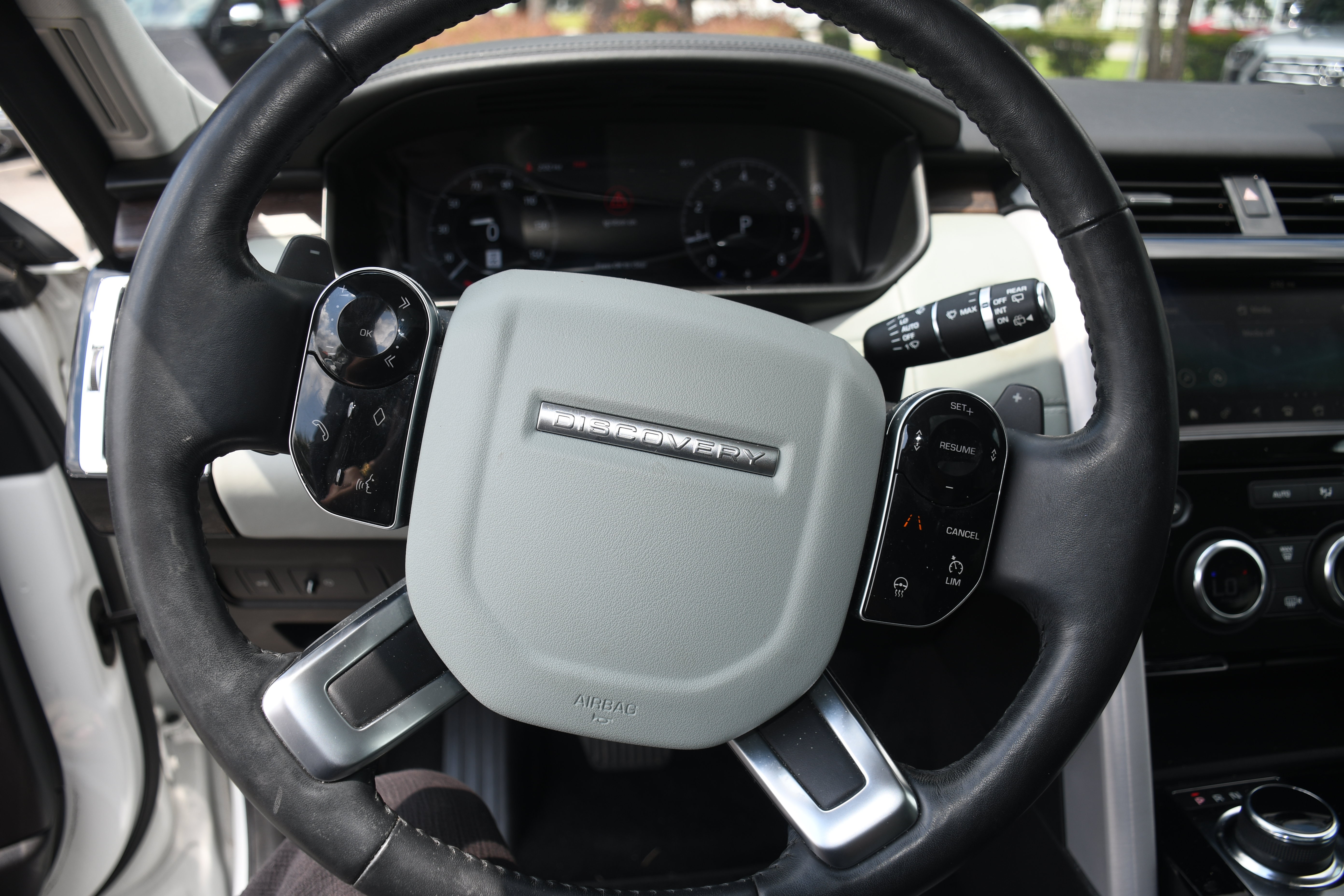 Used 2019 Land Rover Discovery HSE Luxury AWD/4WD image 15