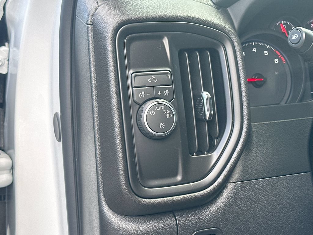 Certified 2026 Chevrolet Silverado 2500 Custom RWD image 10