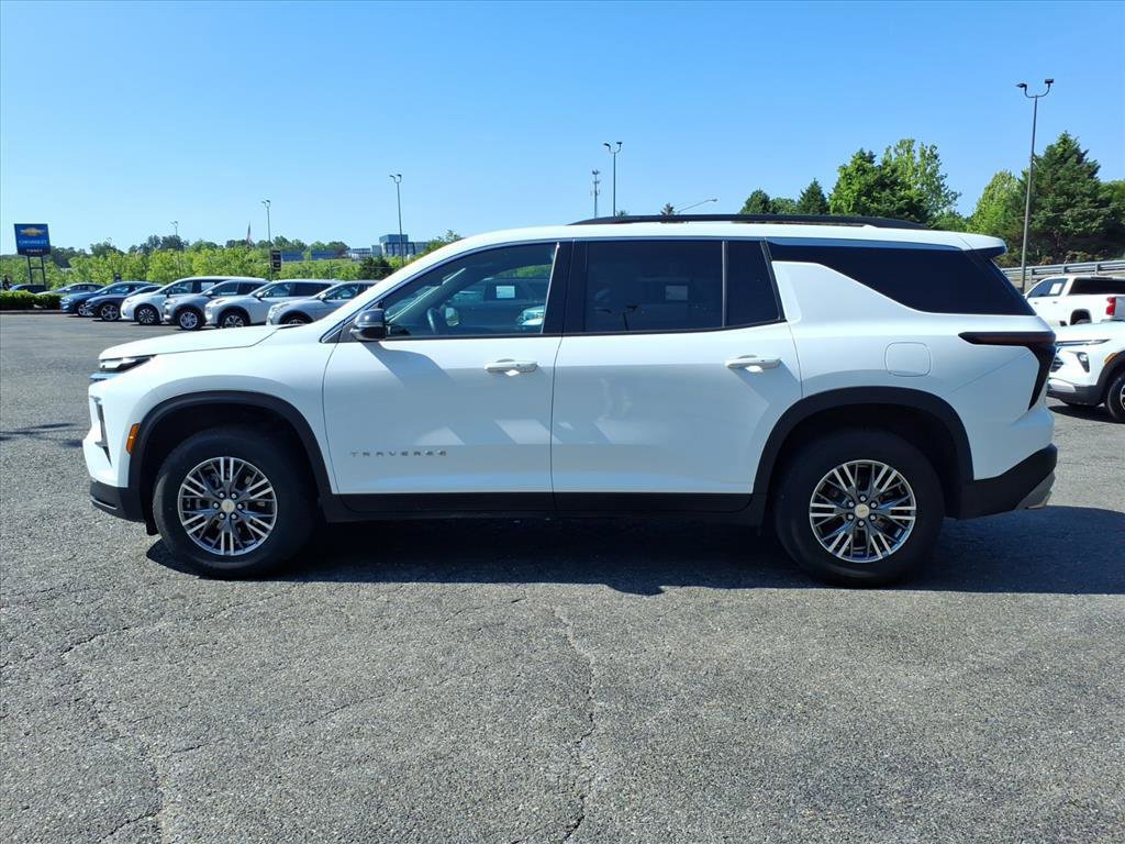 Used 2025 Chevrolet Traverse LT FWD image 7