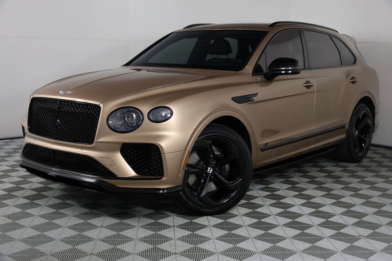Used 2023 Bentley Bentayga image 39