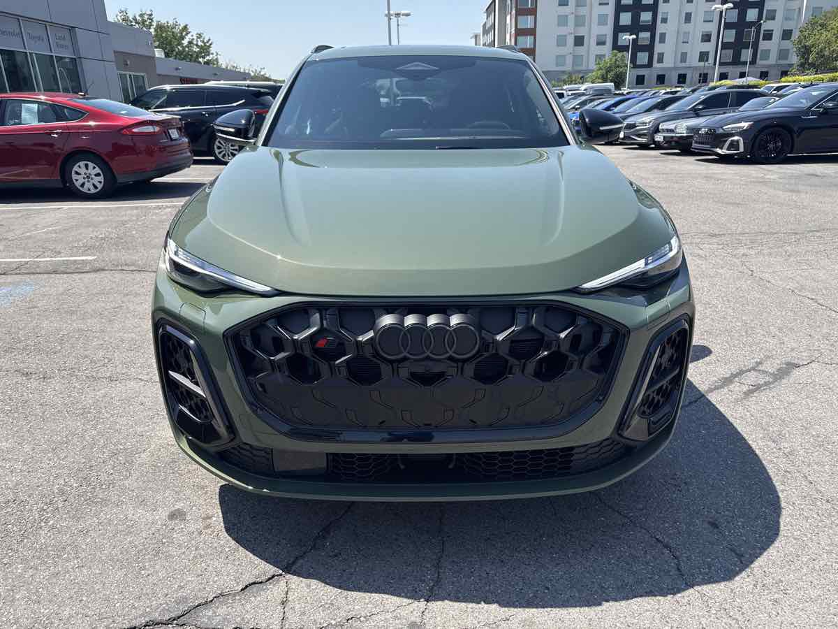 Used 2025 Audi SQ5 Premium Plus AWD/4WD image 3