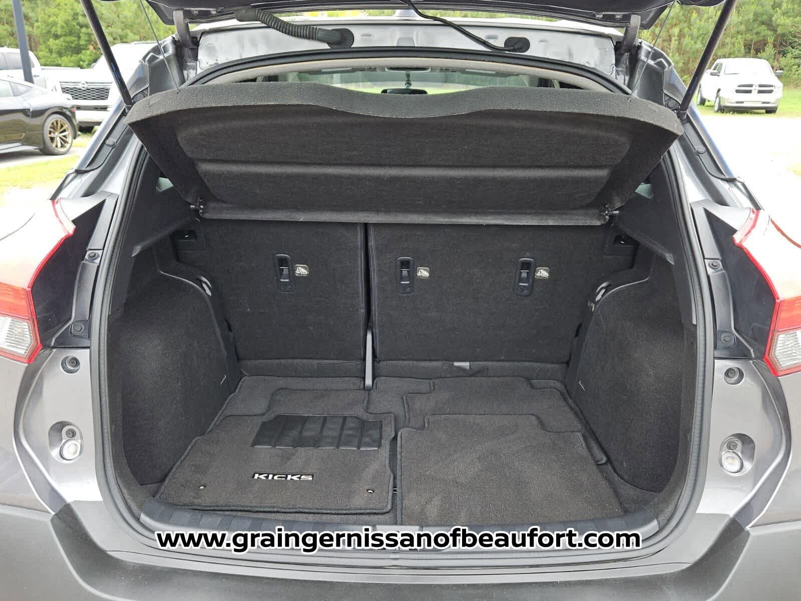 Used 2018 Nissan Kicks SV FWD image 6