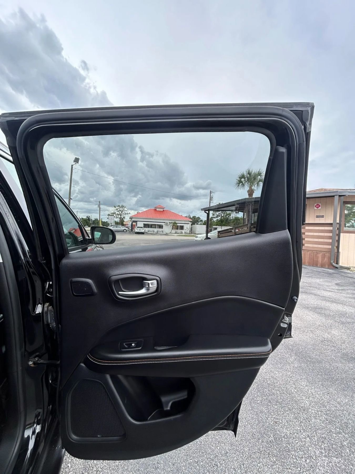 Used 2019 Jeep Compass Latitude w/ Cold Weather Group image 17