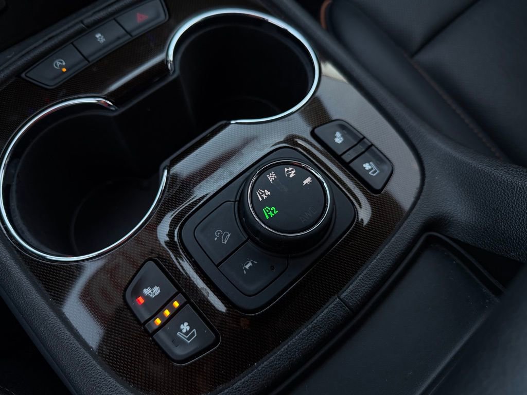 Used 2023 GMC Acadia AT4 w/ Technology Package image 23