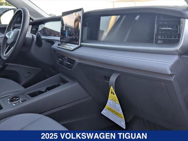 New 2025 Volkswagen Tiguan SE image 19