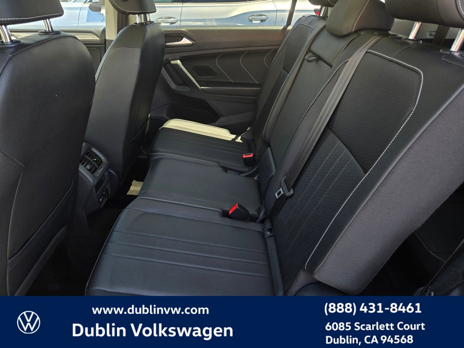 Used 2023 Volkswagen Tiguan SE w/ Panoramic Sunroof Package FWD image 13