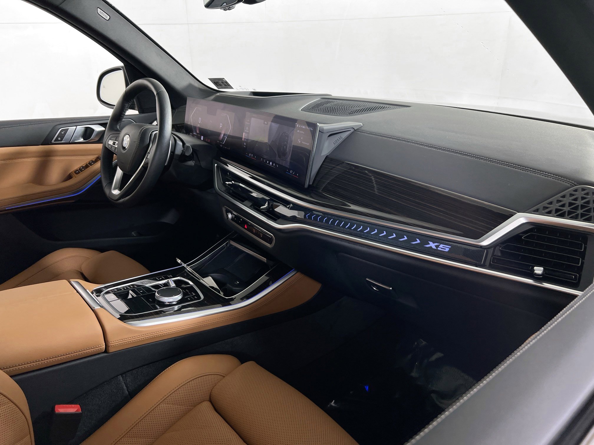 Used 2024 BMW X5 xDrive40i w/ Parking Assistance Package image 29