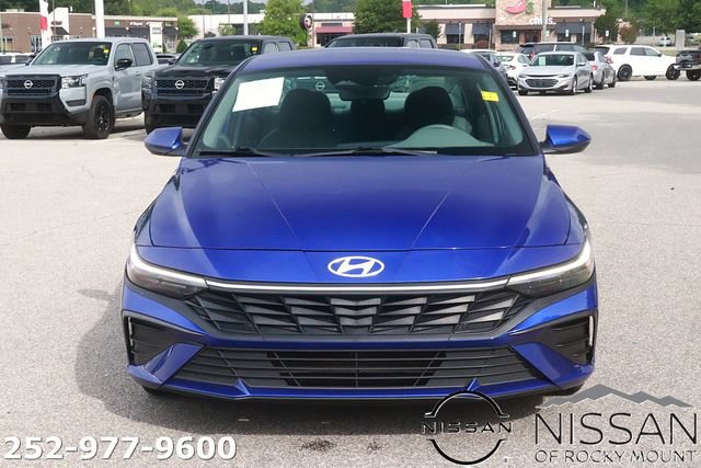 Used 2024 Hyundai Elantra SEL FWD image 2